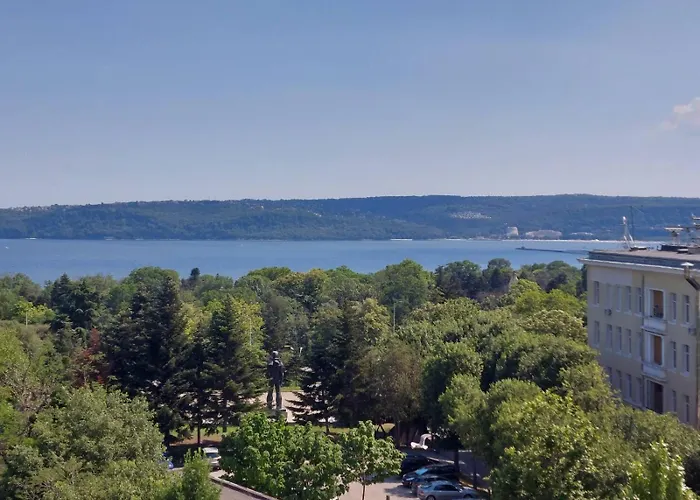 Varna Bay View 1Br Apartment